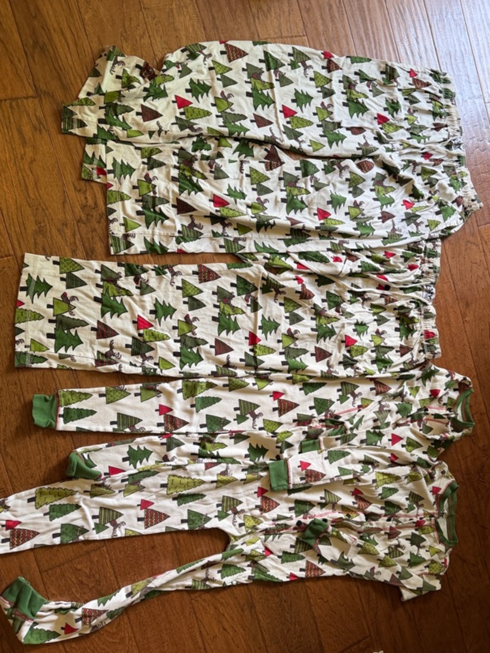 Lazy One Family Holiday Christmas Tree Print Pajama set- White/Green EUC